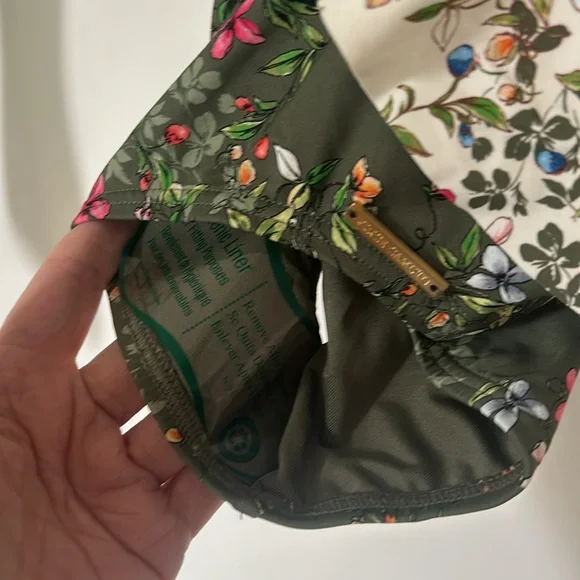 NWT Vince Camuto Piccadilly Ruffle One Shoulder Swimsuit - Picture 6 of 9